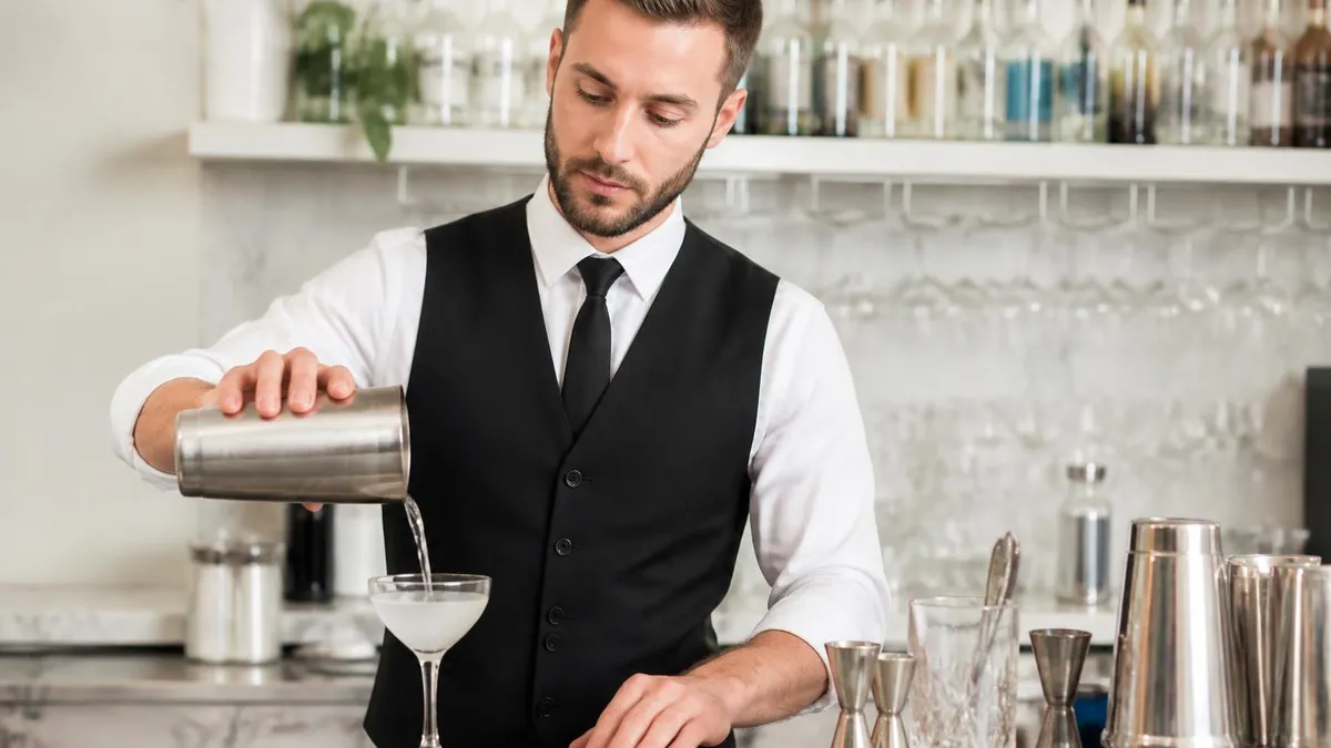 Bars and Bartending: A Complete Awareness Guide for New Bartenders