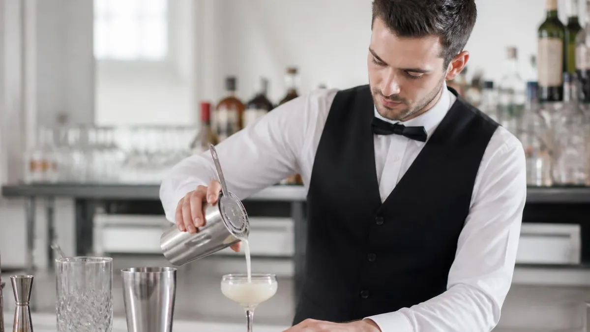 Bartending Course: Complete Training Guide, Requirements & Certification Prep