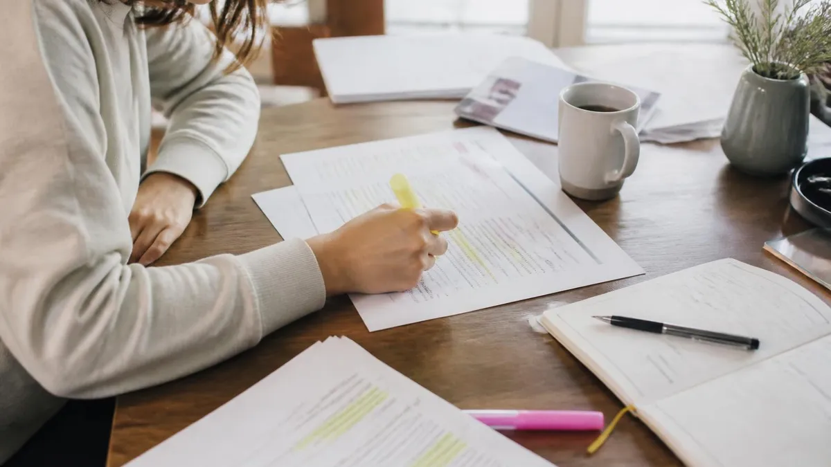 How to Improve Verbal Communication Skills: A Complete Guide to Speaking with Clarity and Confidence