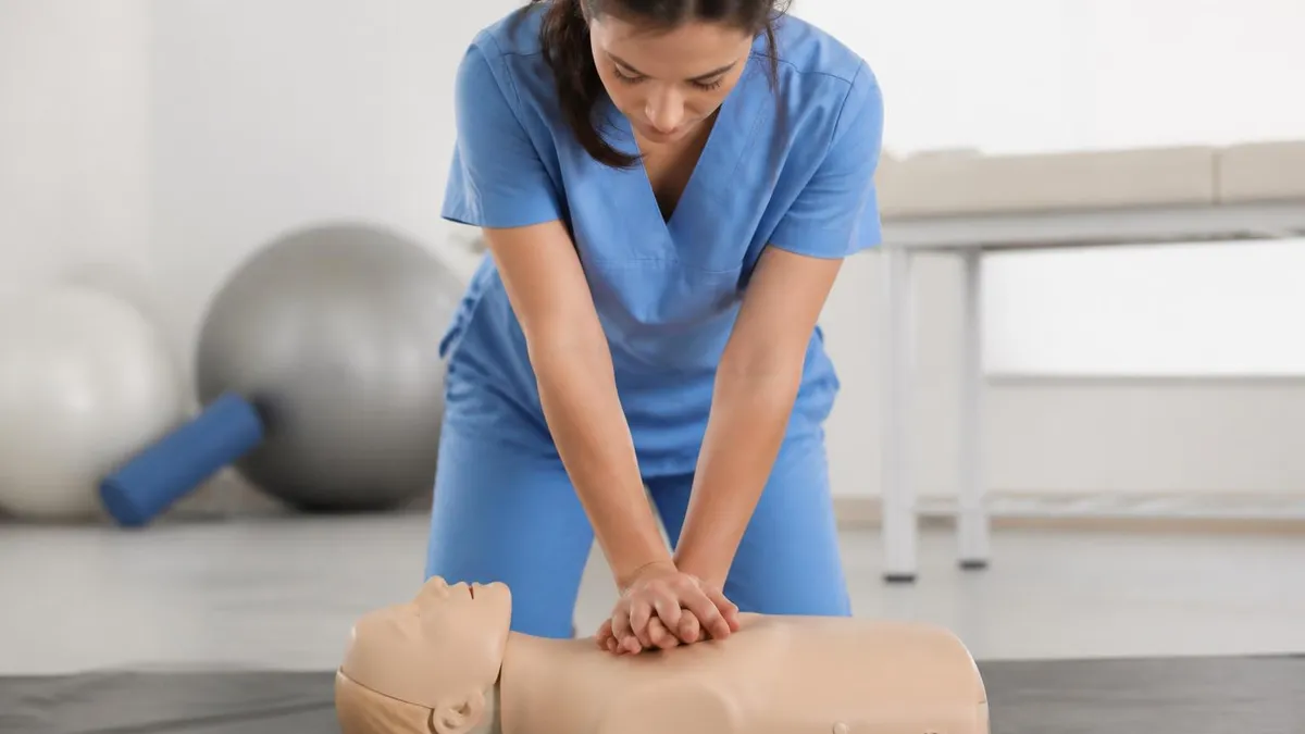 CPR Pictures: A Visual Guide to ACLS Algorithm Steps, Infant CPR, and Life Support in 2026