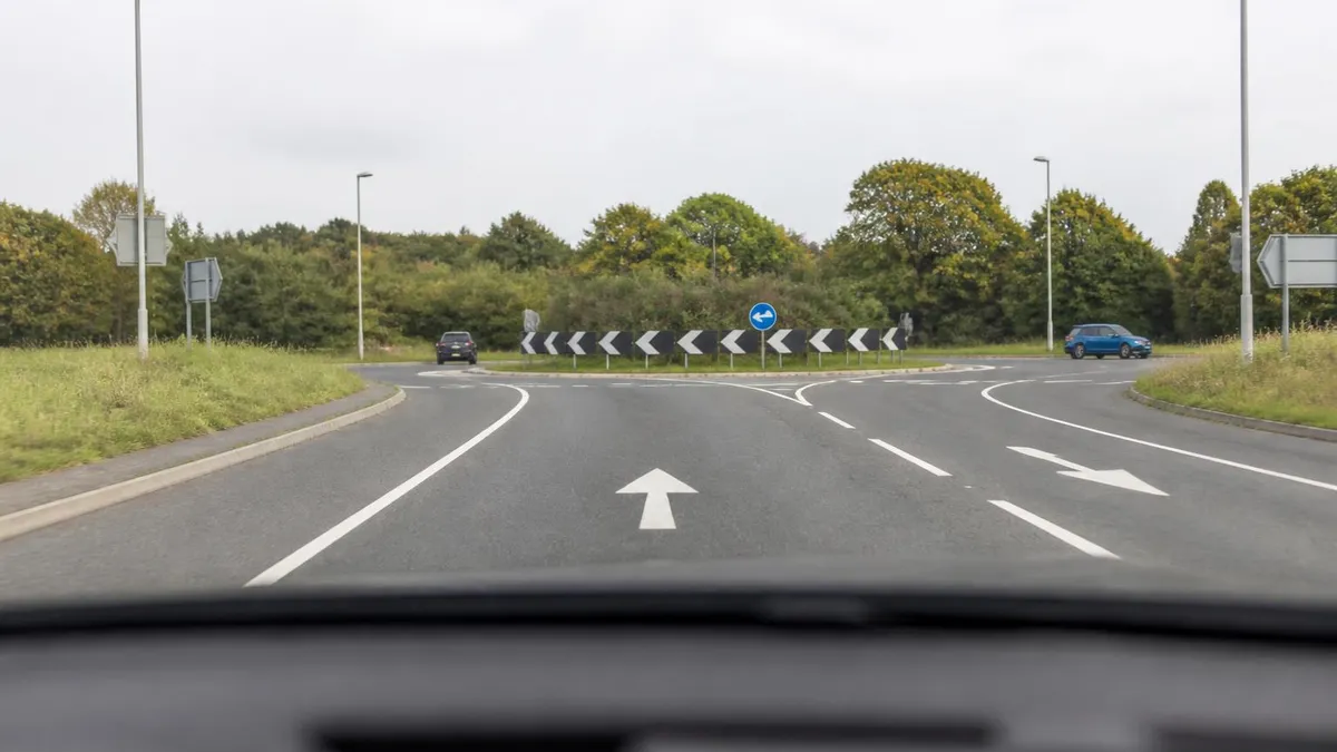 Book Driving Lessons: The Complete UK Guide to Finding Instructors, Comparing Costs, and Getting on the Road in 2026