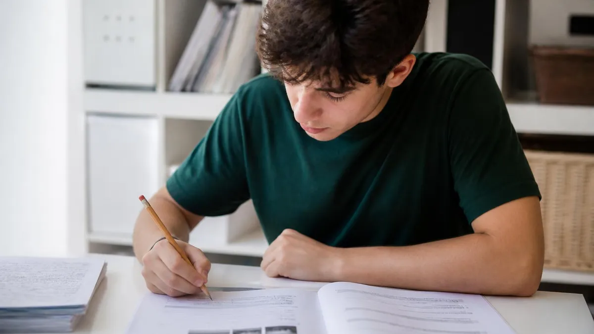 Cómo Preparar el Examen APTIS: Guía Completa para Aprobar 2026 junio
