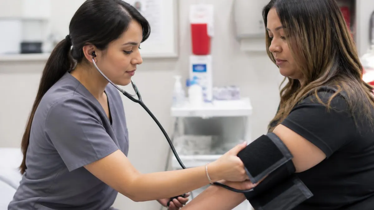 Puntaje de Aprobación del Examen CCMA: Qué Necesitas para Aprobar la Certificación NHA
