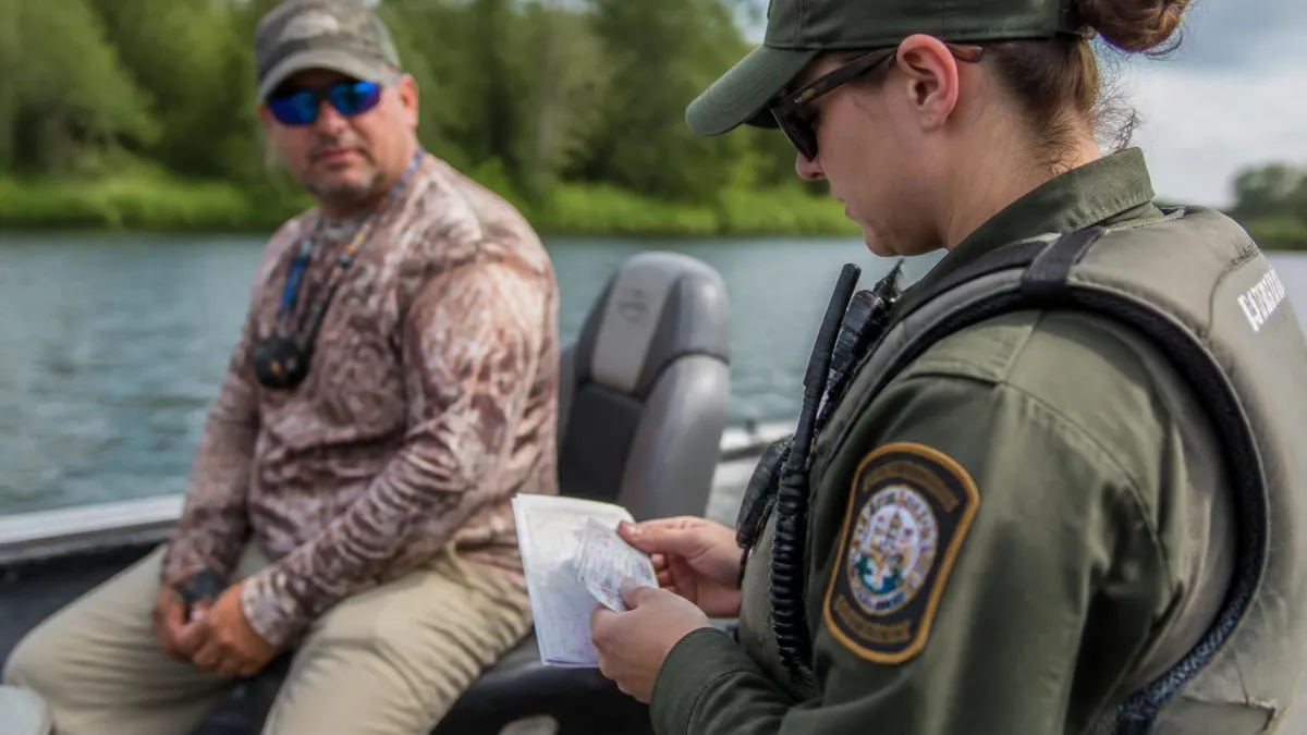 Regulaciones De Caza Pesca Y Deportes Del Estado D - Exámenes del Estado de Nueva York - Práctica en Español certification...