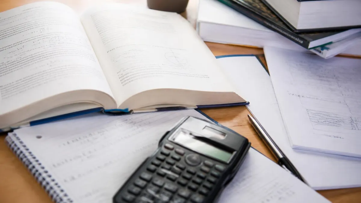 Guia Del Examen GED En California guide for GED en Español - Examen de Equivalencia de Escuela Secundaria exam preparation