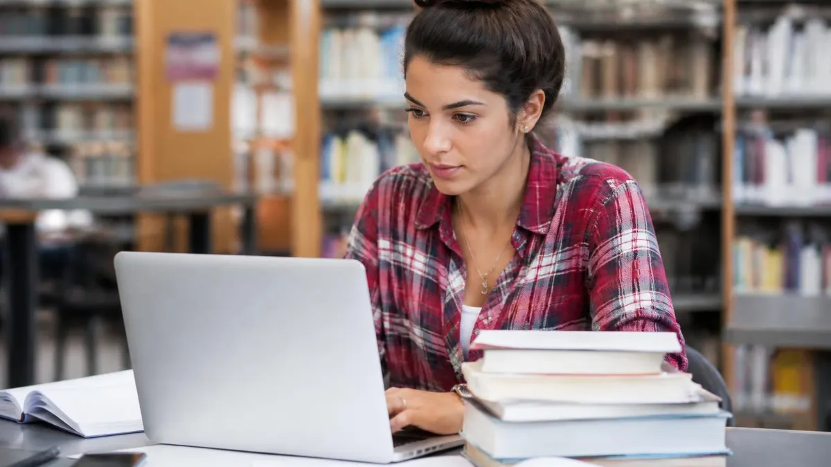 Practica De Redaccion De Ensayos Para El Examen Ge - GED en Español - Examen de Equivalencia de Escuela Secundaria certifi...