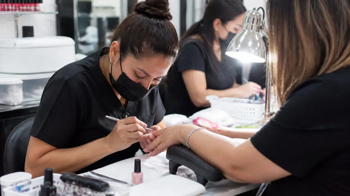 Examen de Manicurista: Práctica Gratis en Español