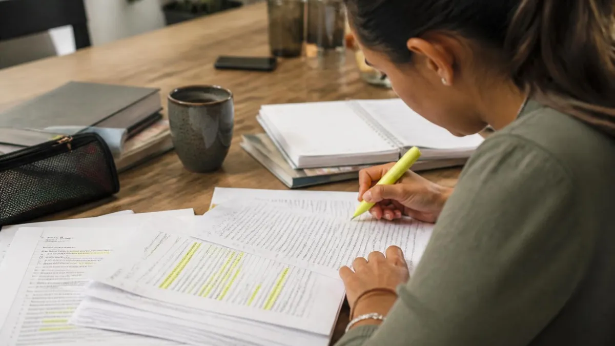 Practice Test - Examen de Bienes Raíces certification study resource