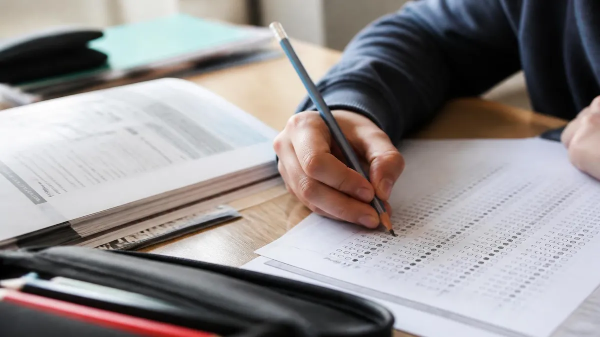 Annales du Baccalauréat Série S 2014 : Sujets Corrigés et Guide de Révision