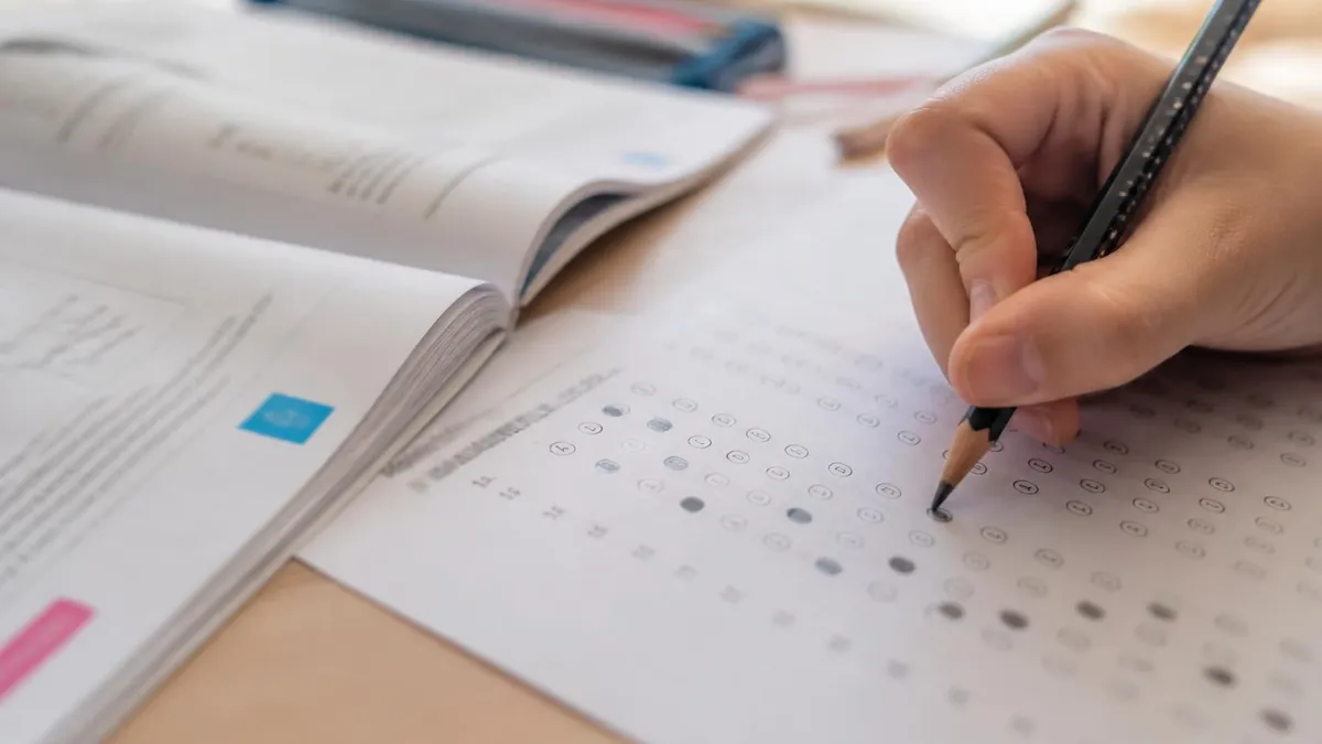 Guide De Revision Du Brevet - Brevet - Annales et Sujets Corrigés du DNB certification study resource