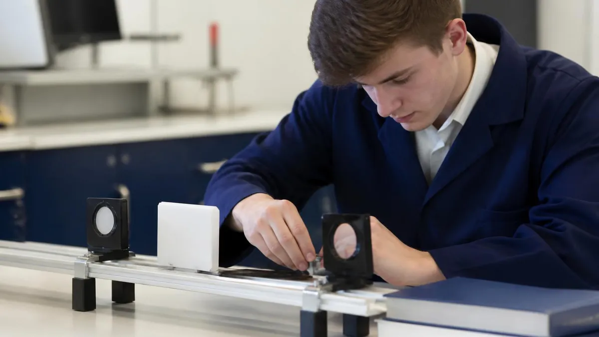 Physics Gcse Revision Notes - GCSE - General Certificate of Secondary Education certification study resource