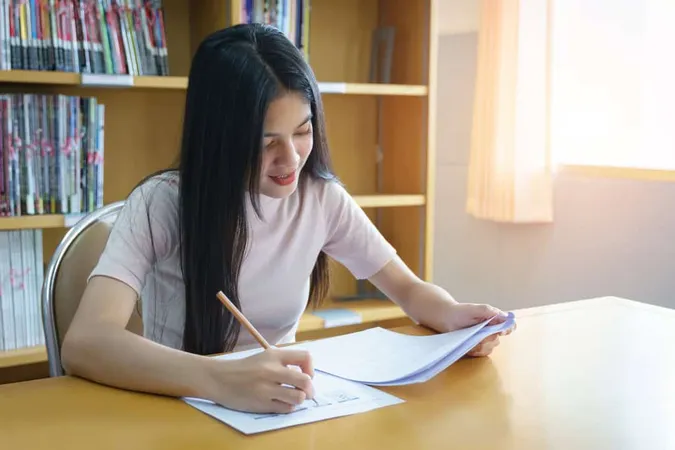 Young Woman Studying Table Home 1 - Blog study guide