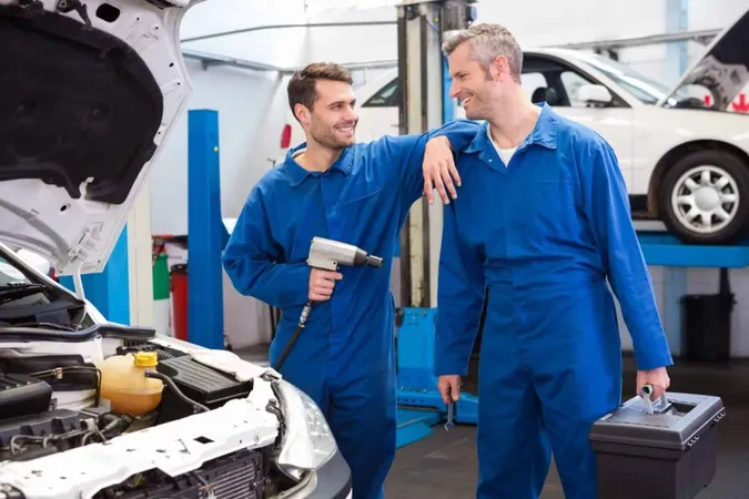 Team Mechanics Working Together 1 X - Volkswagen Certified Technicians study guide