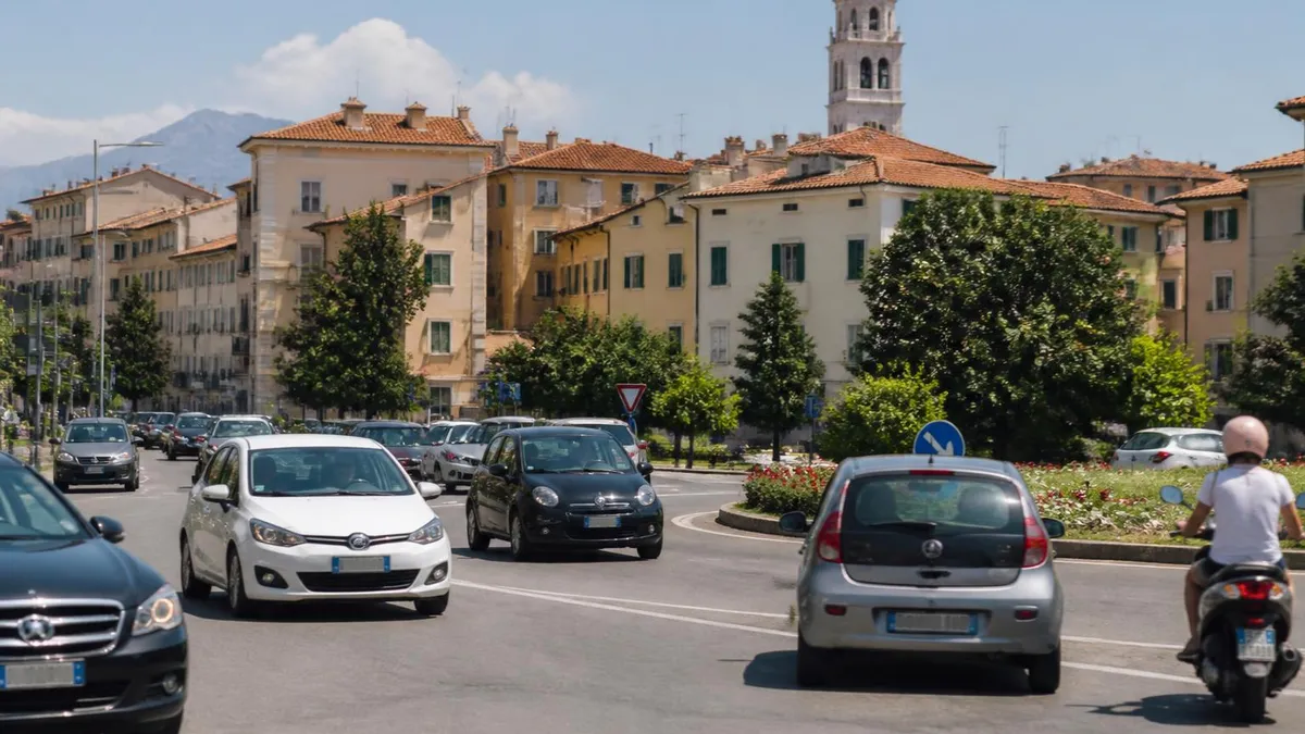 Quiz Per La Patente Di Guida Italiana - Quiz Patente - Esame Teoria Patente B certification study resource