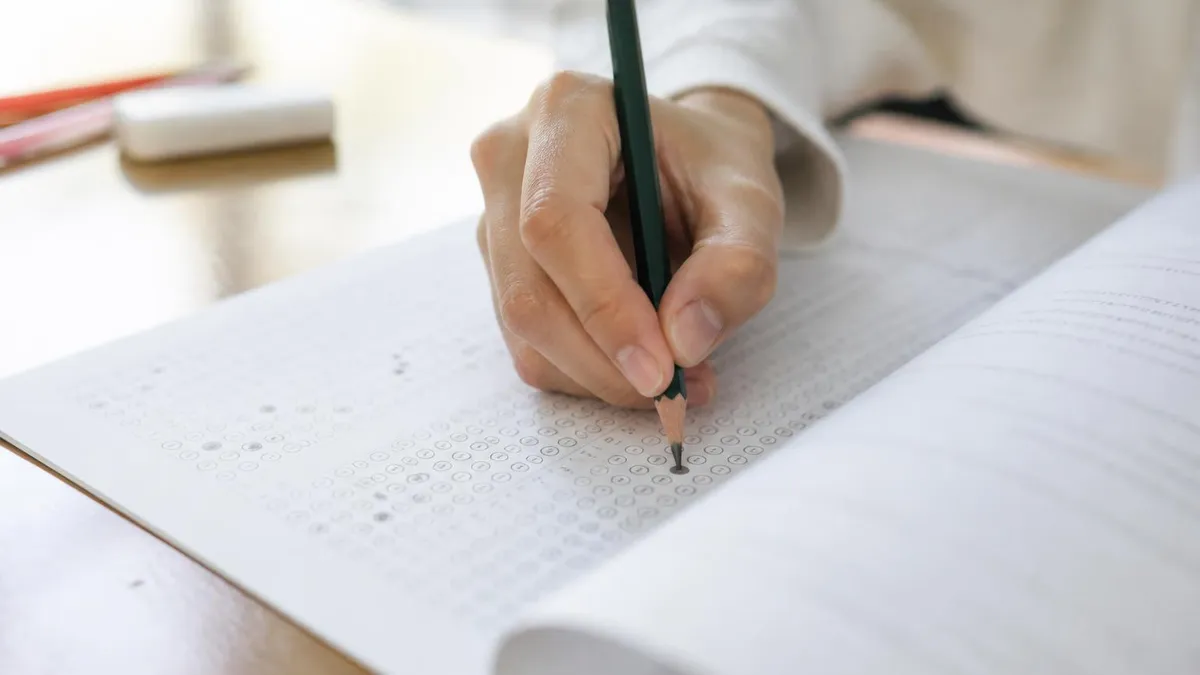 Toeic 1403008 - TOEIC - 国際コミュニケーション英語能力テスト certification study resource