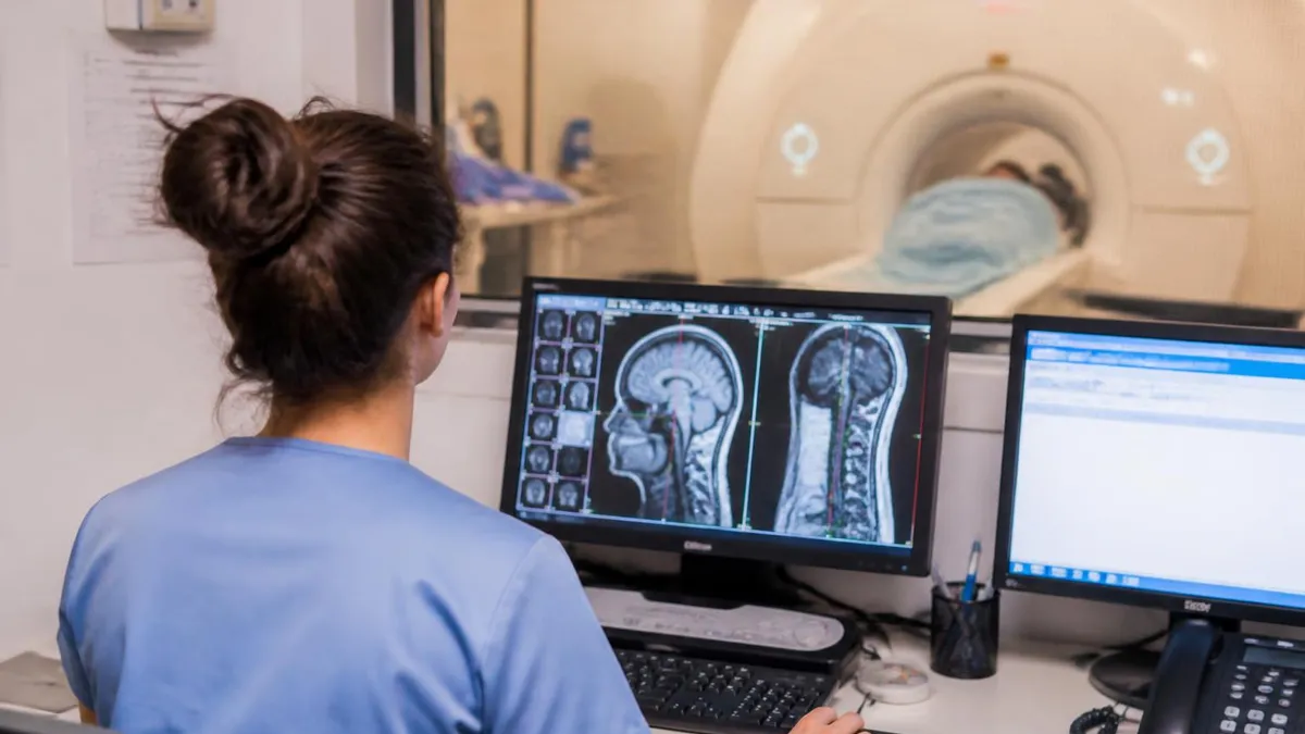 MRI With Contrast vs Without Contrast: Complete Guide to Gadolinium, Indications, and Clinical Differences