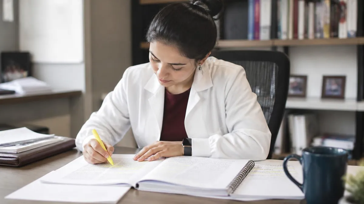 Practice Test guide for HAVO-examen Oefenen (Nederlands, Wiskunde, Engels, Biologie, Economie & Scheikunde) exam preparation