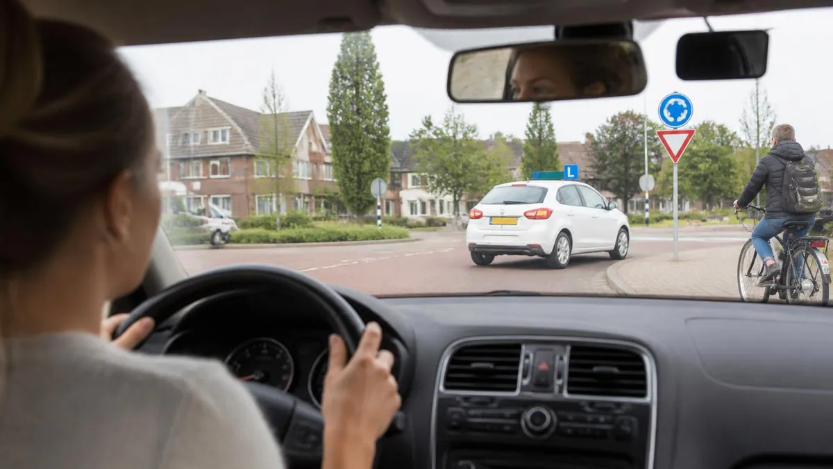 Hoeveel Fouten Mag Je Maken bij het Theorie-examen Auto? 2026 June