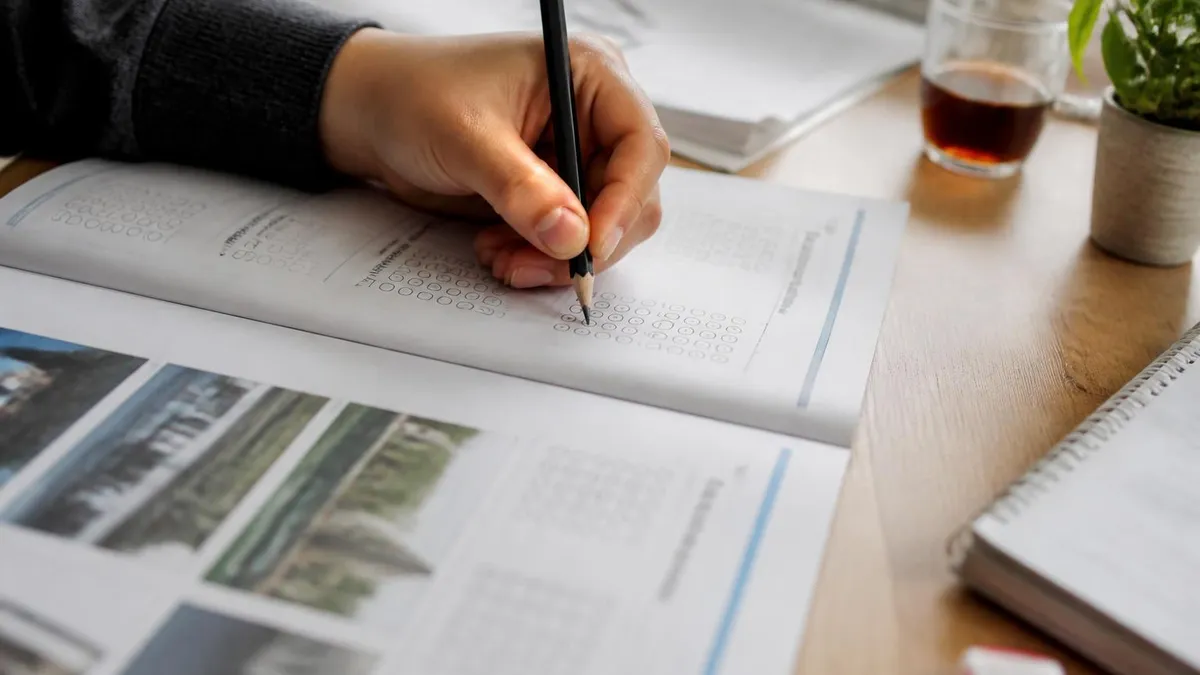 Theorie-examen Auto: Hoeveel Fouten Mag Je Maken en Wat Kost Het?