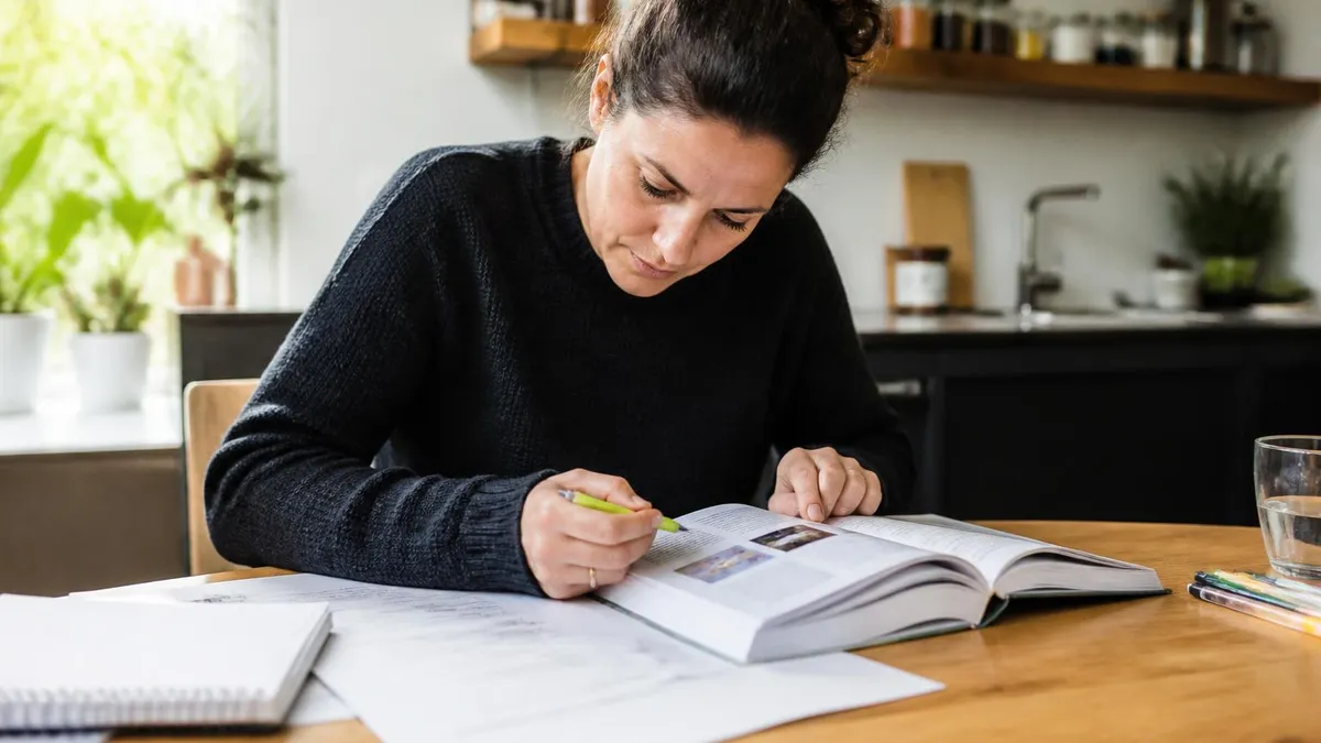 Theorie-examen Oefenen (Auto, Motor, Scooter & Bromfiets) gratis online oefenen theorie examen auto study guide illustration