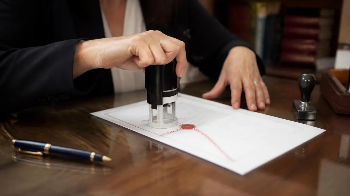 What Is a Notary Public? Meaning, Duties, and How They Work 2026 June