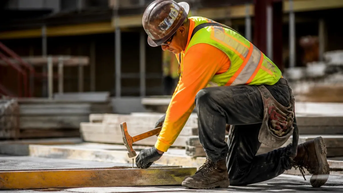 OSHA 300 and 300A Logs: Complete Guide to Recordkeeping Requirements, Posting Rules, and Compliance for Employers and Crane Operators