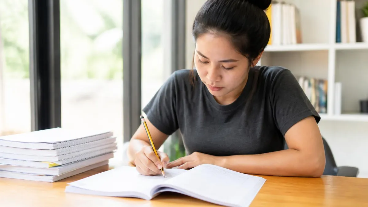 Virtual Assistant Training Courses: Complete 2026 June Guide to Skills, Programs, and Career Launch