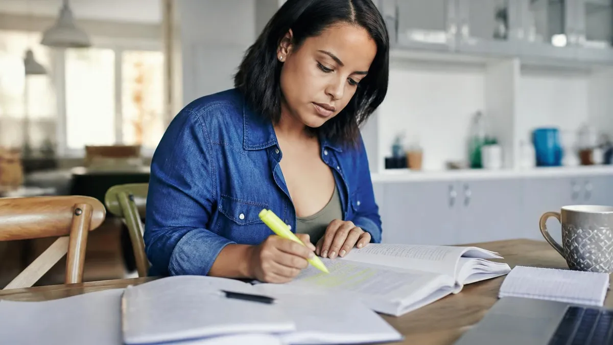 Virtual Assistant vs Customer Service - Virtual Assistant certification study resource